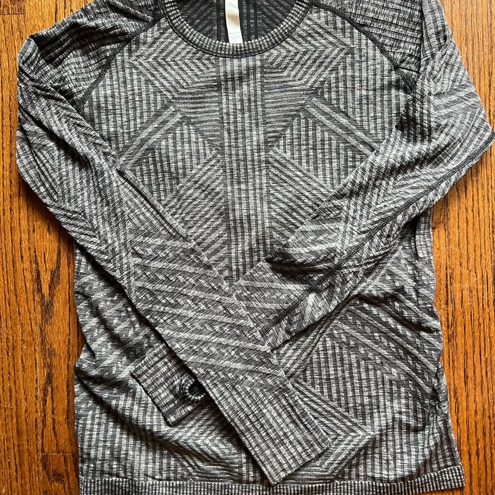 Lululemon Gray Herringbone Patterned Top - image 5